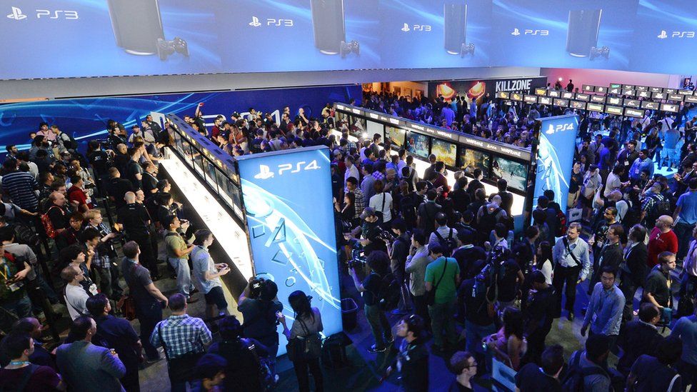 Gaming fans play the PS4, E3, Los Angeles, California, June 11, 2013.