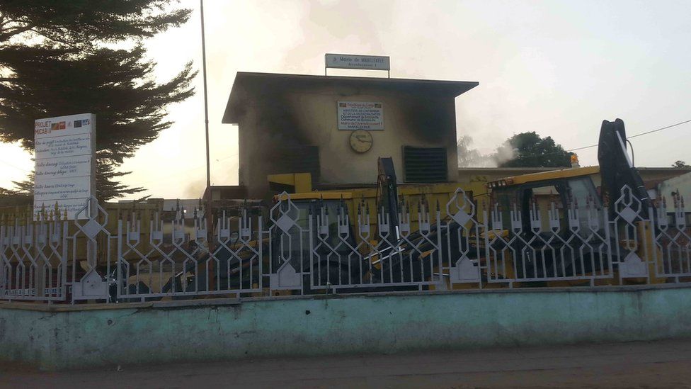 Smoke rises near the compound of the local government office of Makelekele, which was set on fire by opposition supporters, in Brazzaville, Republic of Congo, April 4, 2016.