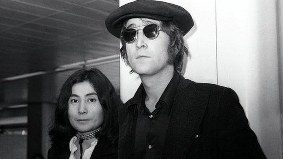 Beatles: Unheard John Lennon interview tapes up for auction - BBC News