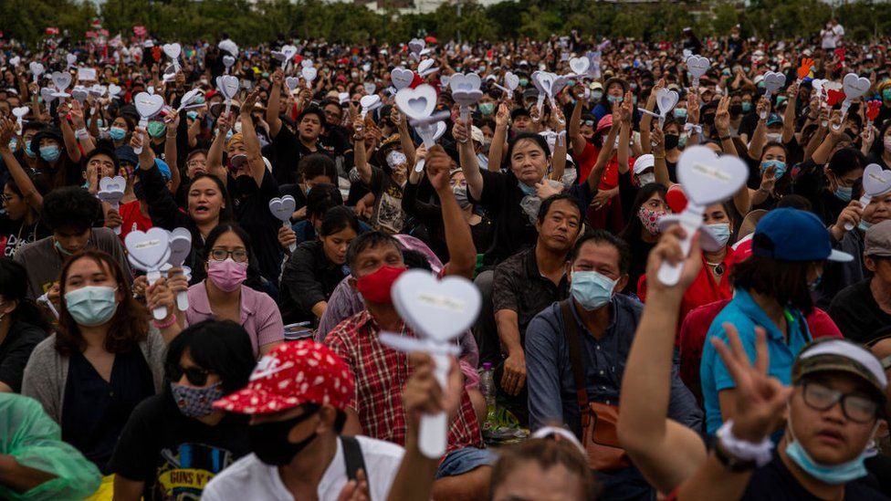 Anti-government protestors rally at Sanam Luang