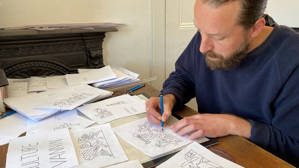 Джей Ковер занимается дизайном марок