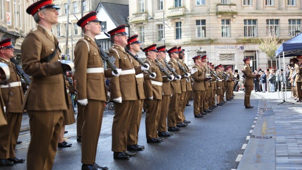 Soldiers mark Freedom of Brecon with celebration parade - BBC News