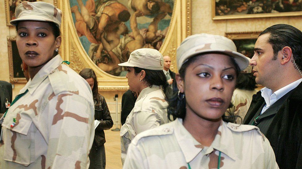 Телохранительницы Каддафи в Лувре