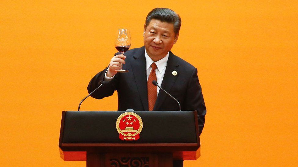 Chinese President Xi Jinping makes a toast at the beginning of the welcoming banquet at the Great Hall of the People during the first day of the Belt and Road Forum in Beijing, China, May 14, 2017.