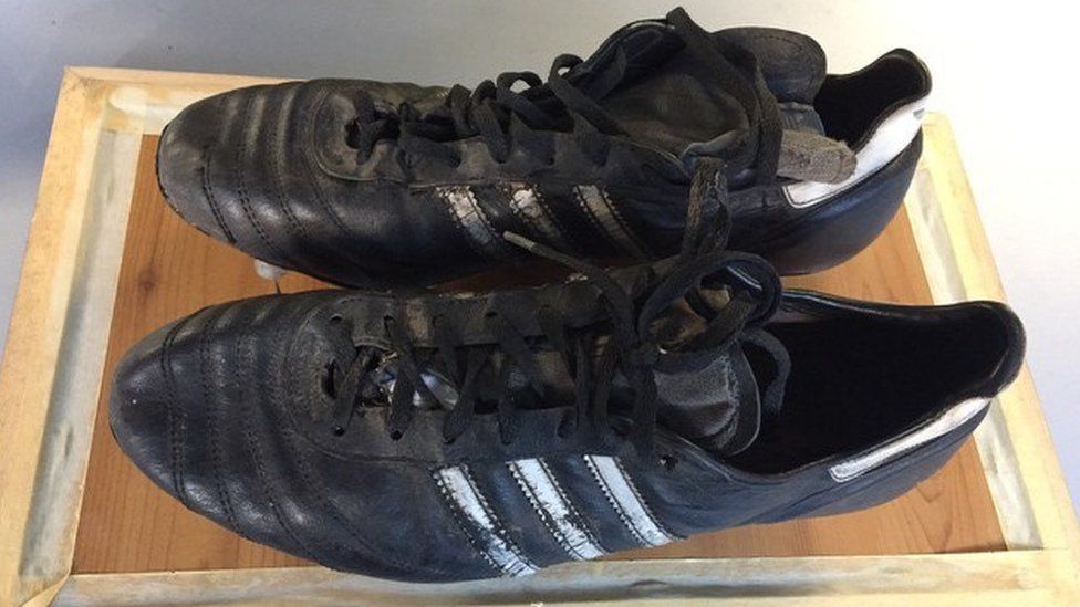 Paul Thorburn donates boots worn for world record kick - BBC News