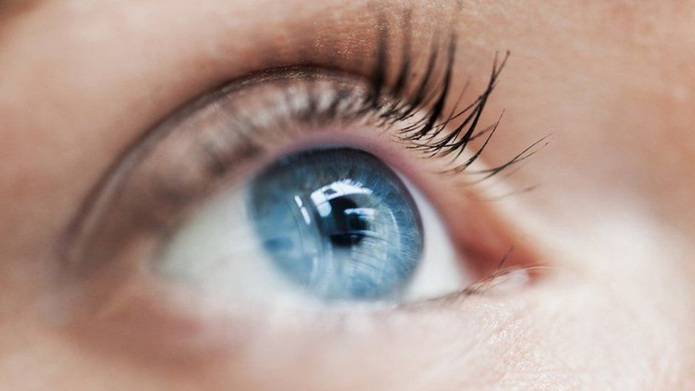 ¿Por qué tus ojos cambian de color cuando te quedas ciego por diabetes?