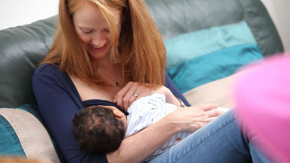 Extreme breastfeeding: Should children be nursed for years? - BBC News