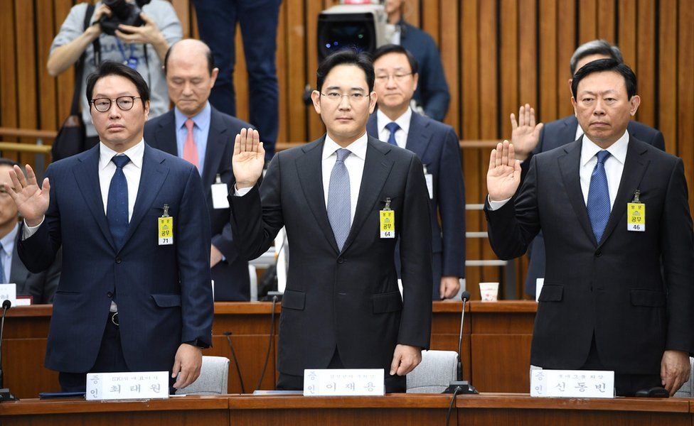 SK Group chairman Chey Tae-Won, Samsung Group's heir-apparent Lee Jae-Yong and Lotte Group Chairman Shin Dong-Bin take an oath during a parliamentary probe into a scandal engulfing President Park Geun-Hye at the National Assembly in Seoul on 6 December 2016.