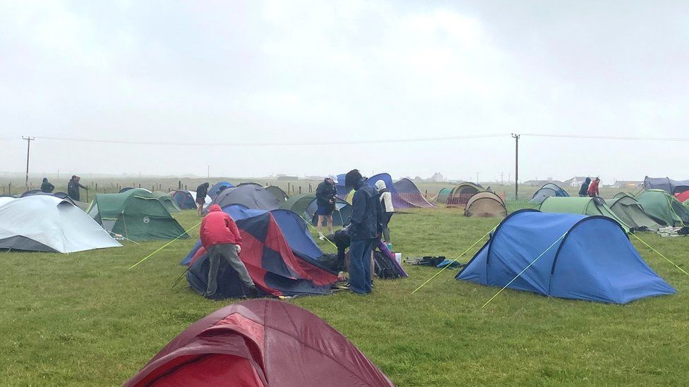 Campers on Tiree pack up amid strong winds and rain