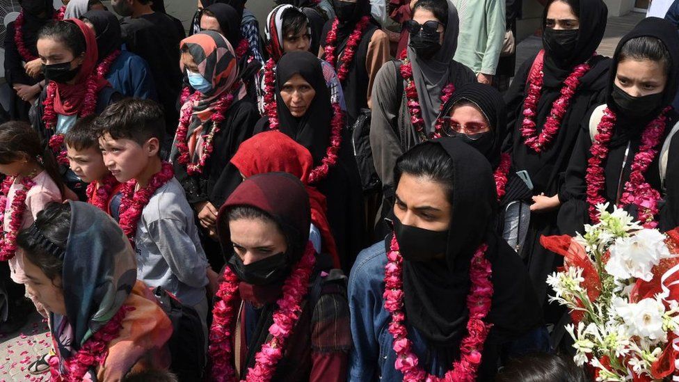 Афганские девушки в Пакистане в сентябре