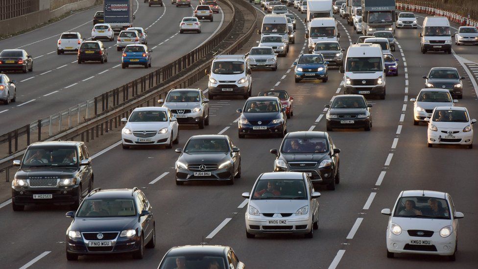 Christmas getaway traffic remains steady on UK roads BBC News
