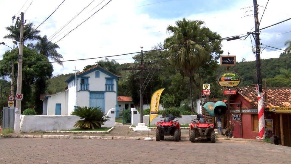 Macacos town centre