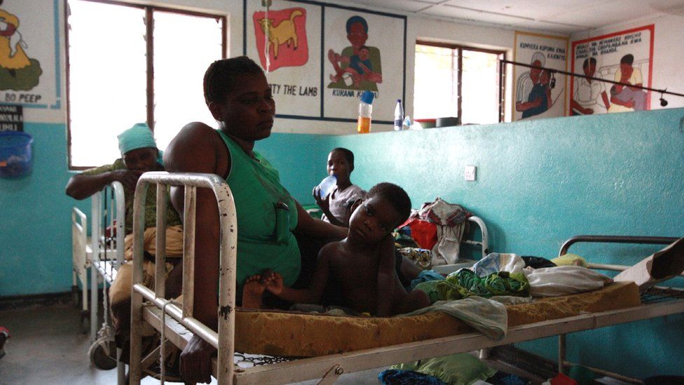 Monther and child in Malawi hospital