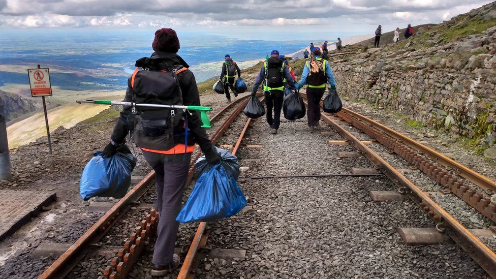 Volunteers picking litter on Snowdon