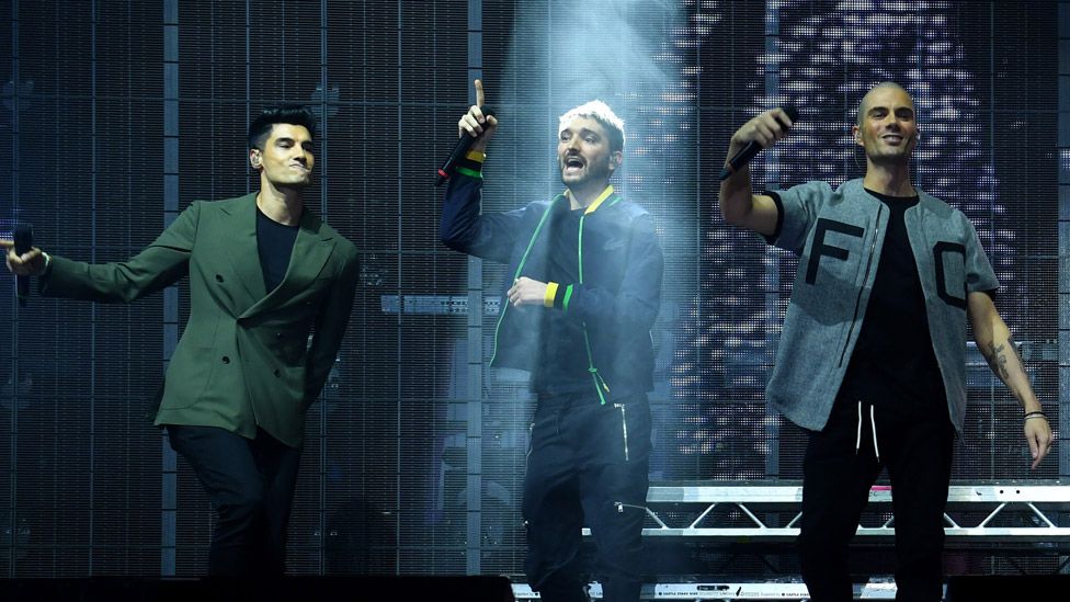 Tom Parker on stage with his bandmates in November 2021