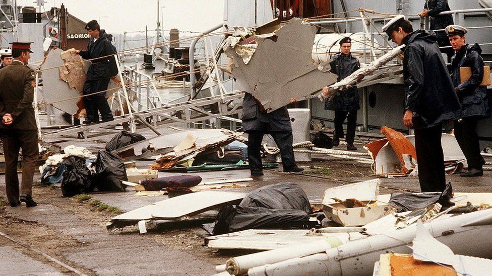 Irish naval authorities bring ashore debris from an Air India Boeing 747, 28 June 1985 in Cork following the crash of the aircraft 23 June 1985 with some 329 people on board.