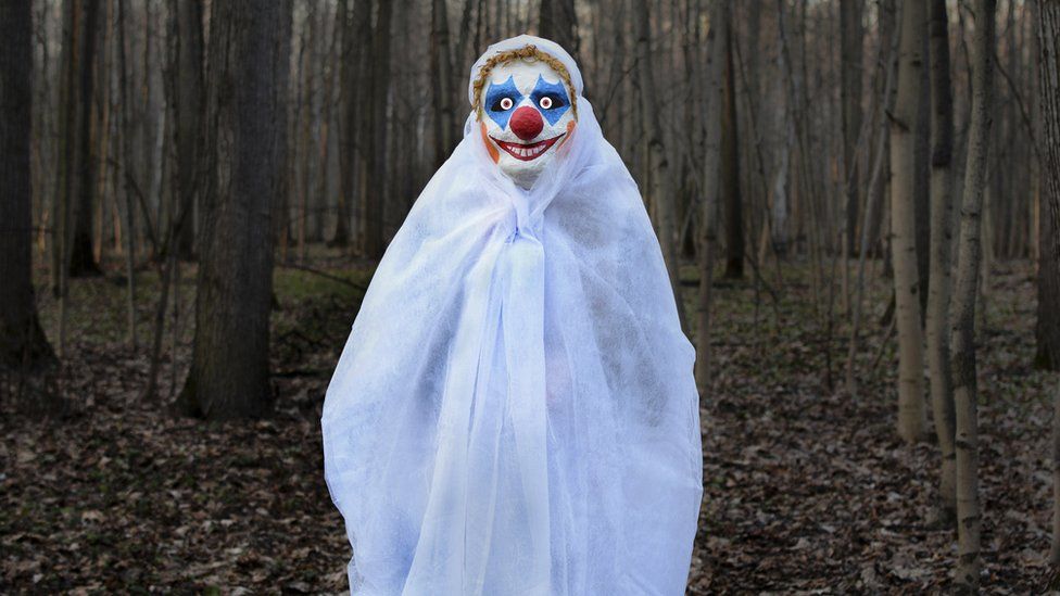 Creepy Nocturnal Clown Sightings Leave Us Police Baffled Bbc News