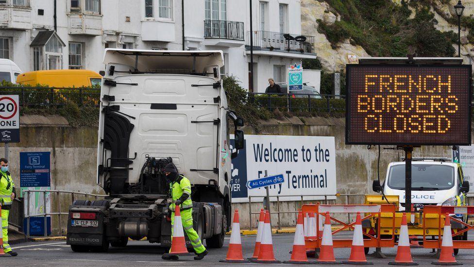 Brexit: Dover HGV border checkpoint size reduced - BBC News