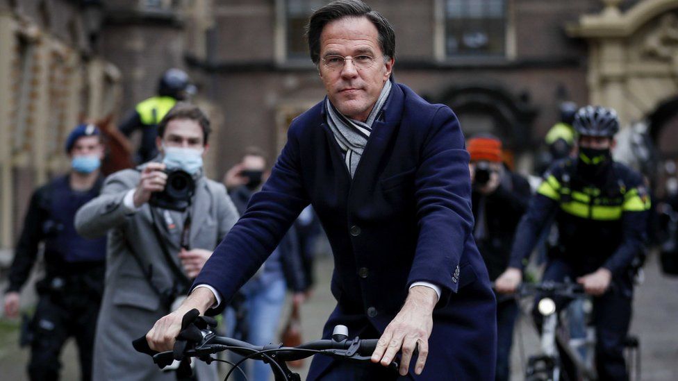 After a Friday cabinet meeting the Dutch leader cycled to the palace to submit the government's resignation to King Willem-Alexander