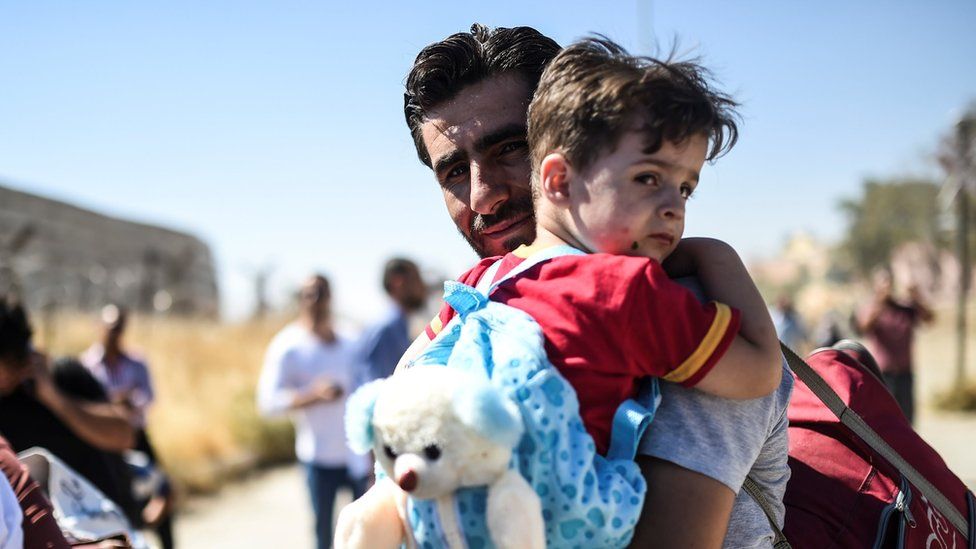 Syrian refugees are pictured on their way back to the Syrian city of Jerabulus.