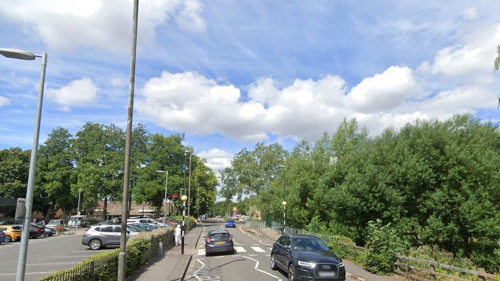 Man exposes himself in front of teenagers in Cirencester BBC News