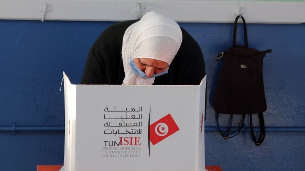 A woman prepares to vote in Saturday's parliamentary elections in Tunisia. Photo: 17 December 2022