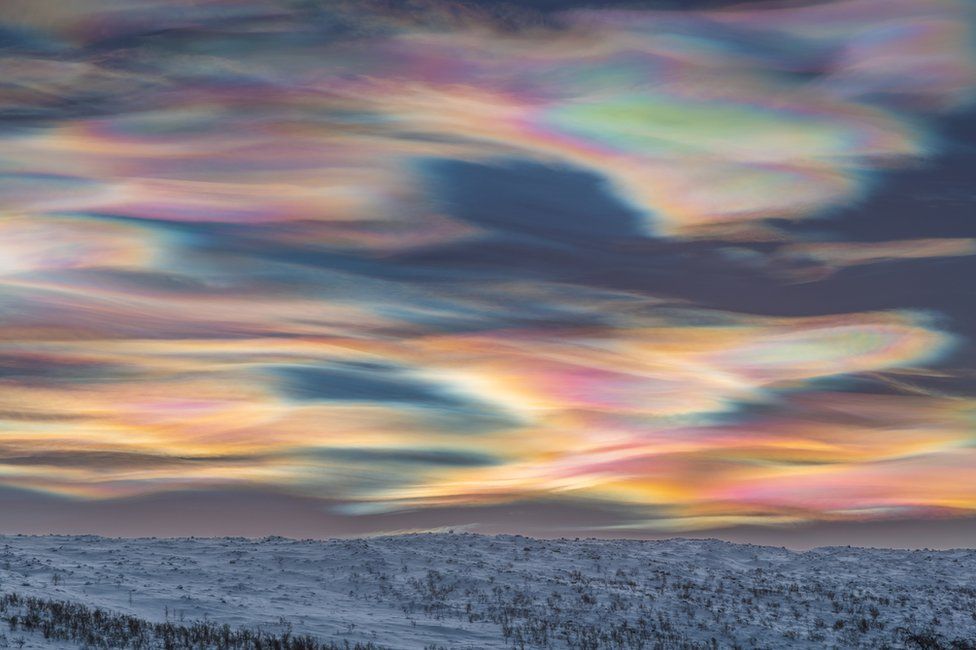 An image showing coloured polar stratospheric clouds