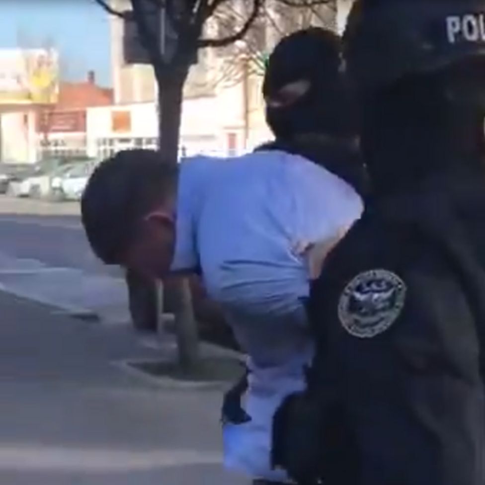 Josh Hanson murder: Shane O'Brien in Transylvania court - BBC News