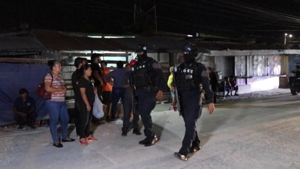 Armed police patrolling in Choloma