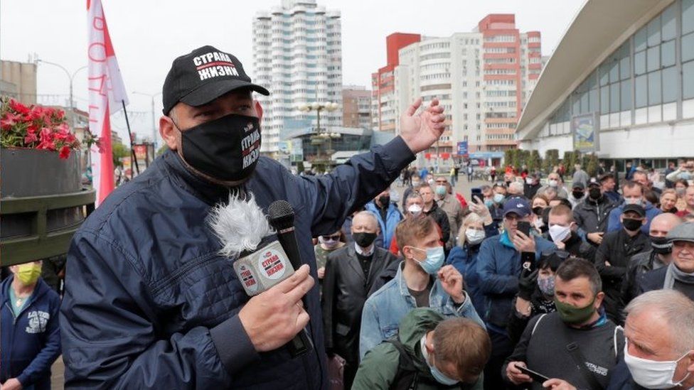 Sergei Tikhanovsky speaks at a rally in Minsk, Belarus. Photo: May 2020