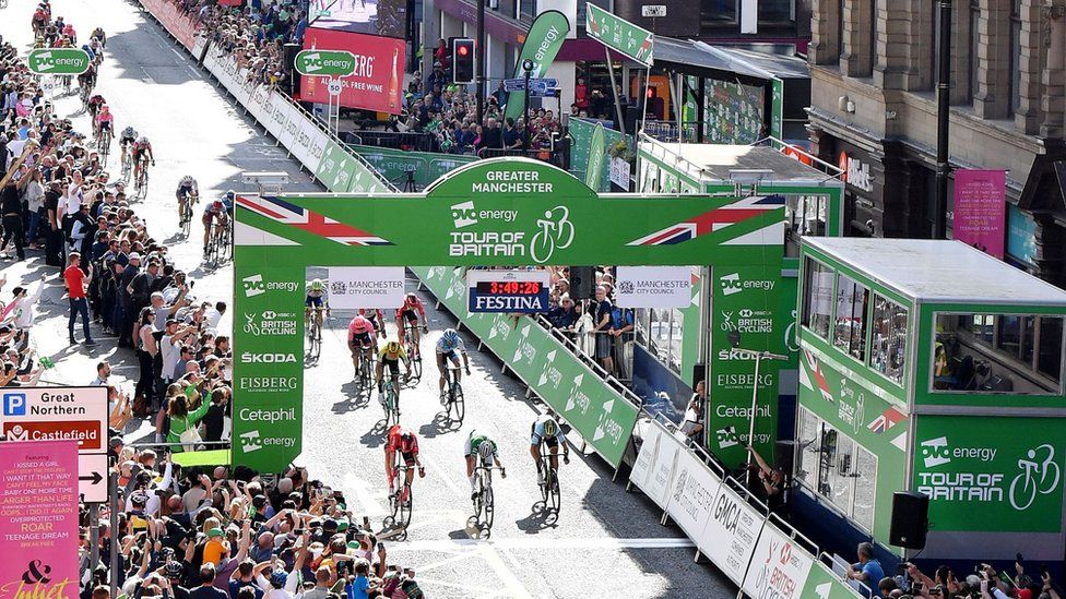 Mathieu van der Poel wins the final stage of the 2019 race on Deansgate