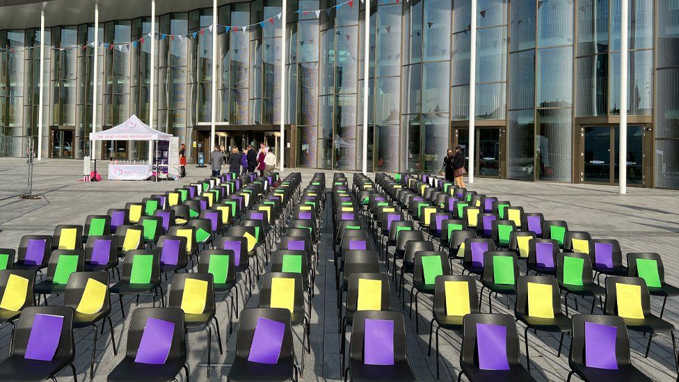 200 empty chairs