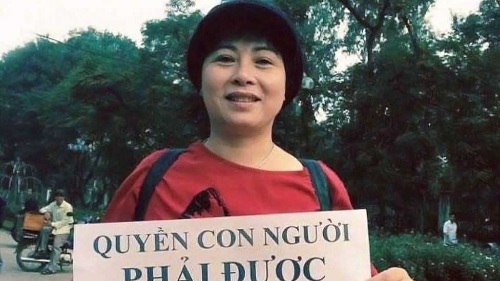 Vietnamese rights campaigner Nguyen Thuy Hanh holding a placard in English and Vietnamese saying "Human rights must be respected"