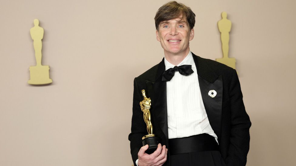Cillian Murphy: Oscar win makes Oppenheimer star a Hollywood heavyweight -  BBC News