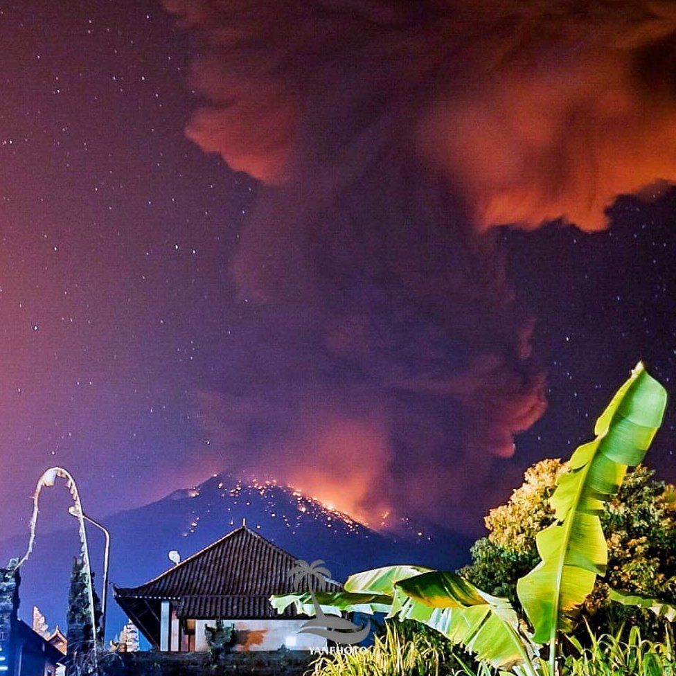 Photograph shows smoke and lava coming from volcano in Bali night sky