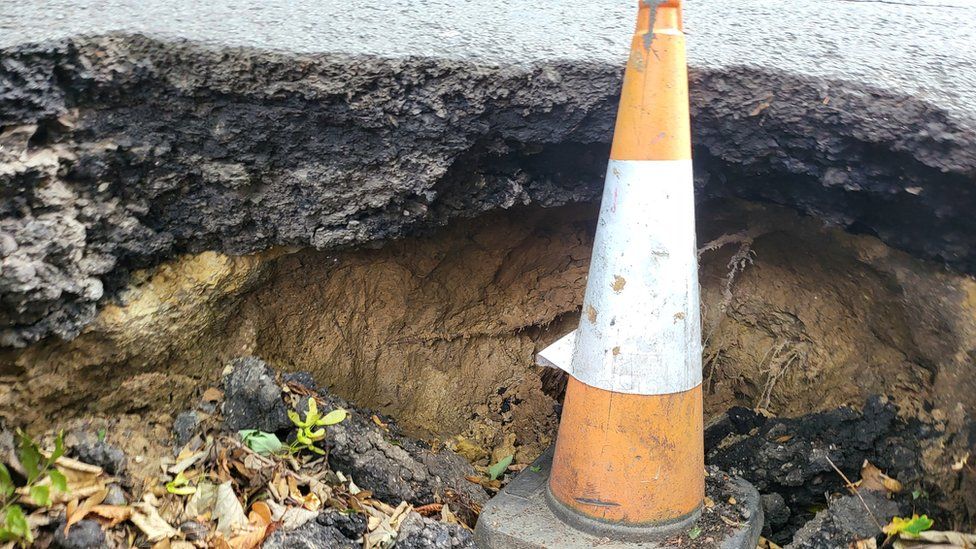 Deep hole in Piltdown road goes unrepaired for months - BBC News