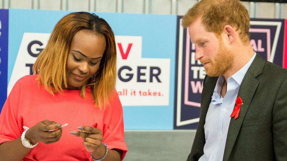 Amber Rudd takes HIV test to reduce stigma - BBC News