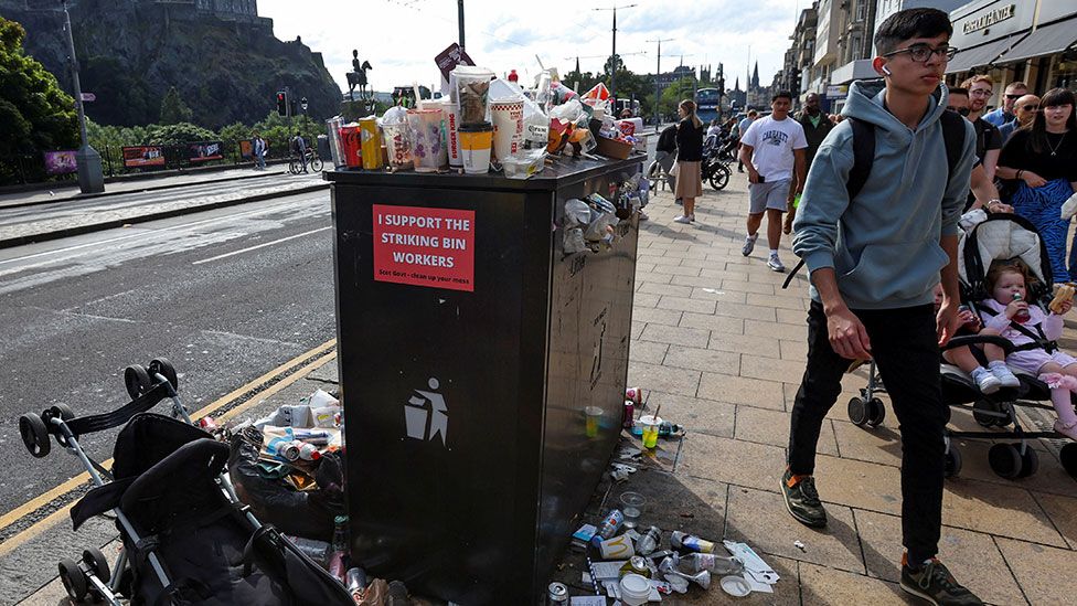 Overflowing bins in Edinburgh