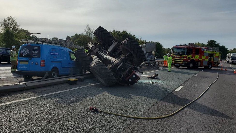 Tractor overturns in A46 Leicestershire lorry crash BBC News