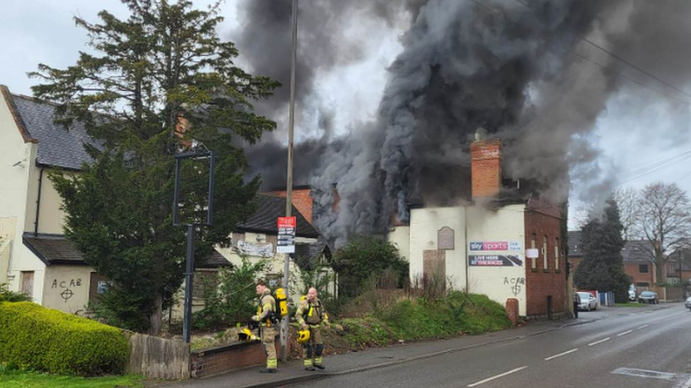 Borrowash Crews tackle fire at derelict pub BBC News