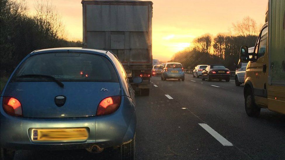 Man critical after Hampshire M3 'failtostop' crash BBC News