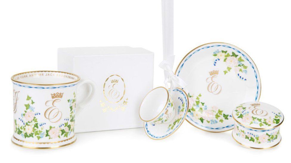 Commemorative china for the wedding