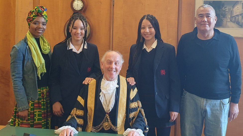 Anna Mudeka with her daughters Evie and Carly, former Lord Mayor of Norwich Kevin Maguire and artist and former Norfolk Black History chairman Danny Keen