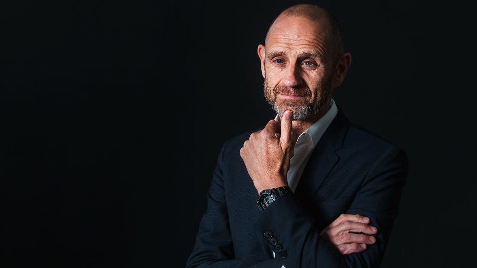 Profile changeable  of Evan Davis