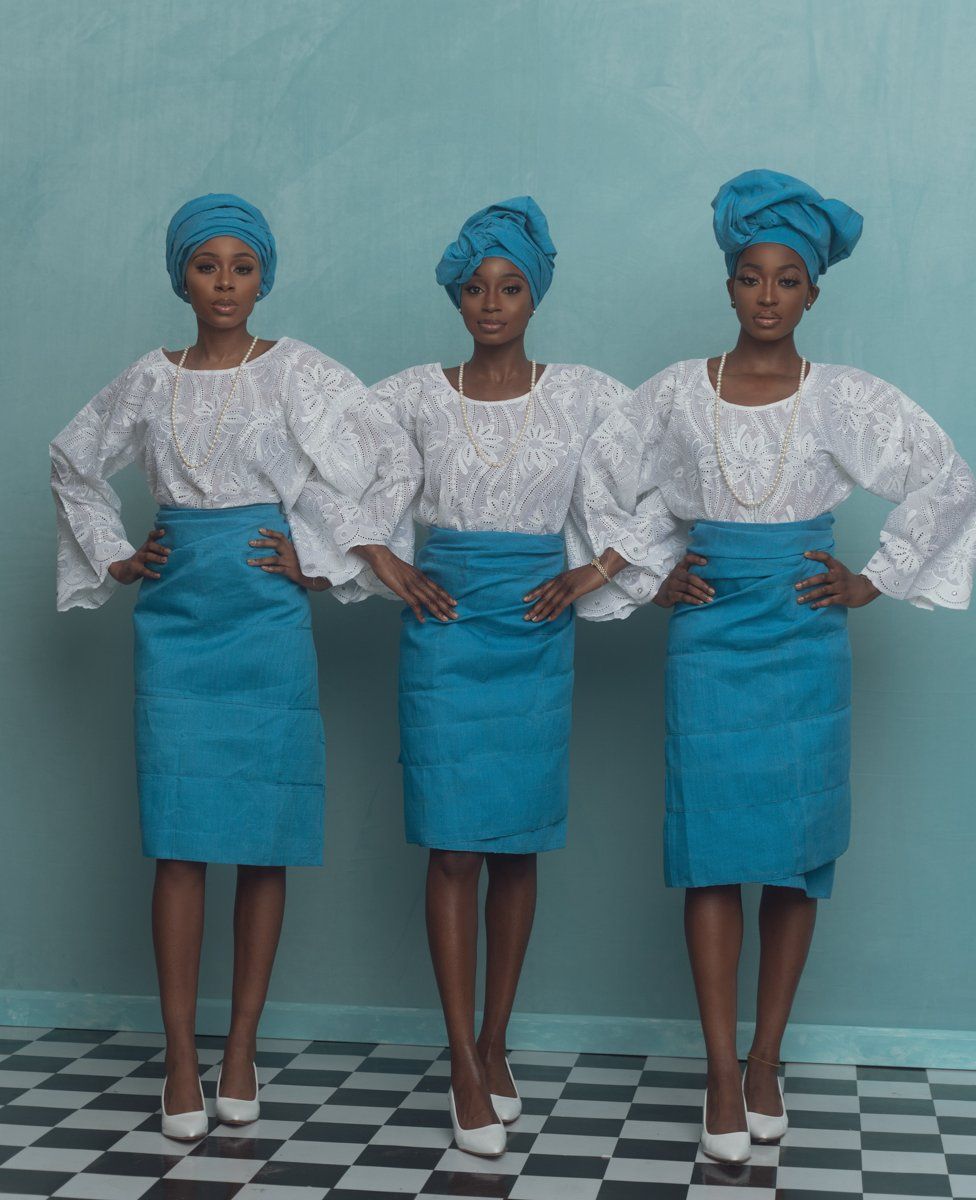 Three models pose in A Ti De
