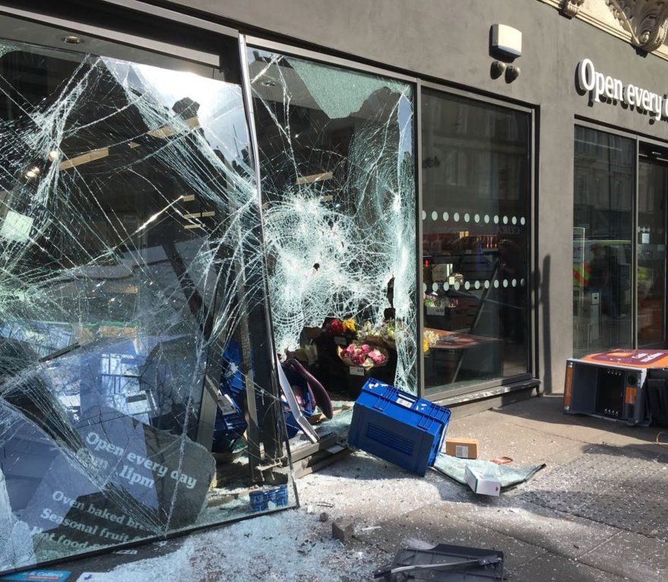 Men in balaclavas remove ATM from Sainsbury's wall - BBC News