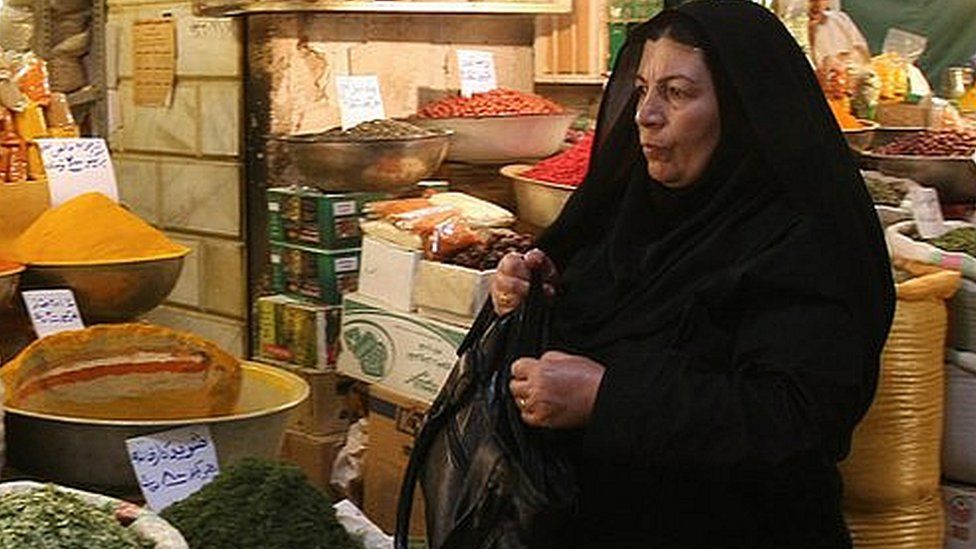 Iranian woman at a bazaar in Isfahan (file photo)