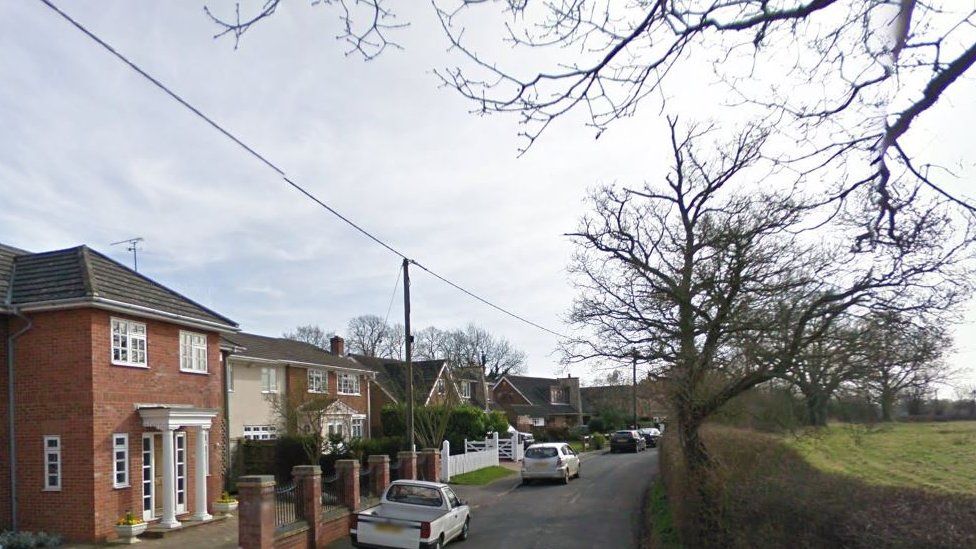 Firearms found in Waltham St Lawrence BBC News