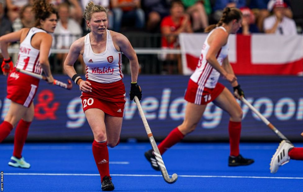 Female hockey players can wear skirts, skorts and shorts in same team