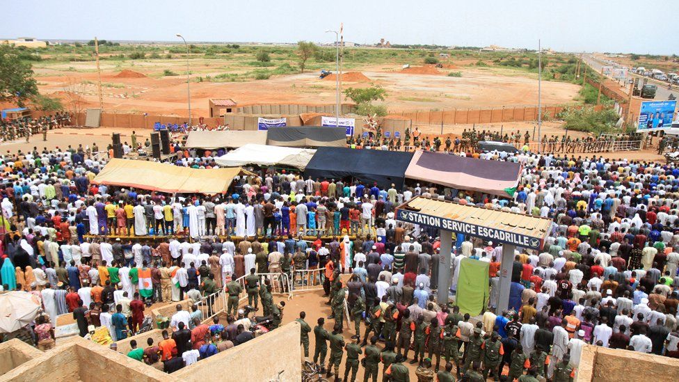 Nigerien protesters pray outside a French army base